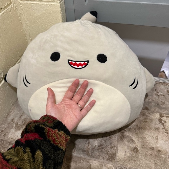 Kids SquishMallows Gordon the Shark Large Soft Stuffed Animal Toy Unisex No Tags - Picture 13 of 14